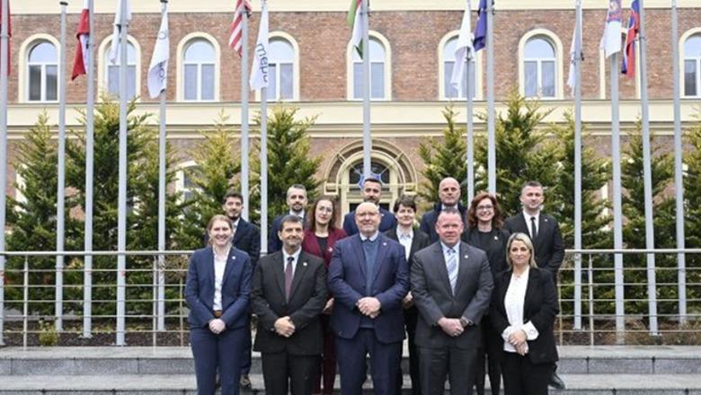 FBI trajnon zyrtarë shqiptarë për hetimin e krimeve kibernetike, Ambasada Amerikane: Nuk ka përgjegjësi më të madhe sesa t’i mbajmë fëmijët tanë të sigurt.