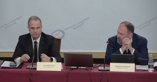 Natën “luftë”, ditën ulen për reforma në tryezë