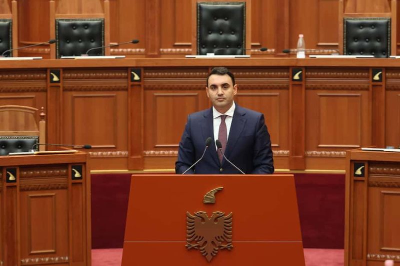 Vjen reagimi i parë nga PD për ndryshimet ligjore të propozuara nga PS, Këlliçi: S’lejojmë Bllok të ri në Tiranë, 35 vite pas rrëzimit të diktaturës!