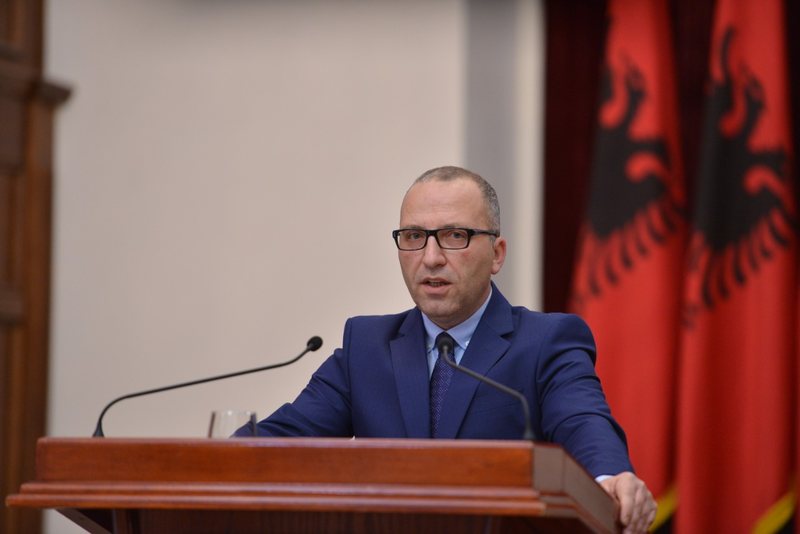 Pr.ligji kundër pezullimit të ministrave, juristi Bledar Dervishaj: Nuk shoh asgjë të keqe. Debat i theksuar politik