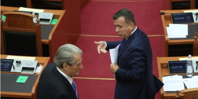 Balla: Sulmi i Berishës ndaj Ramës për fjalën në mbrojtje të UÇK në Bordin e Paqes, akt i rëndë anti-kombëtar