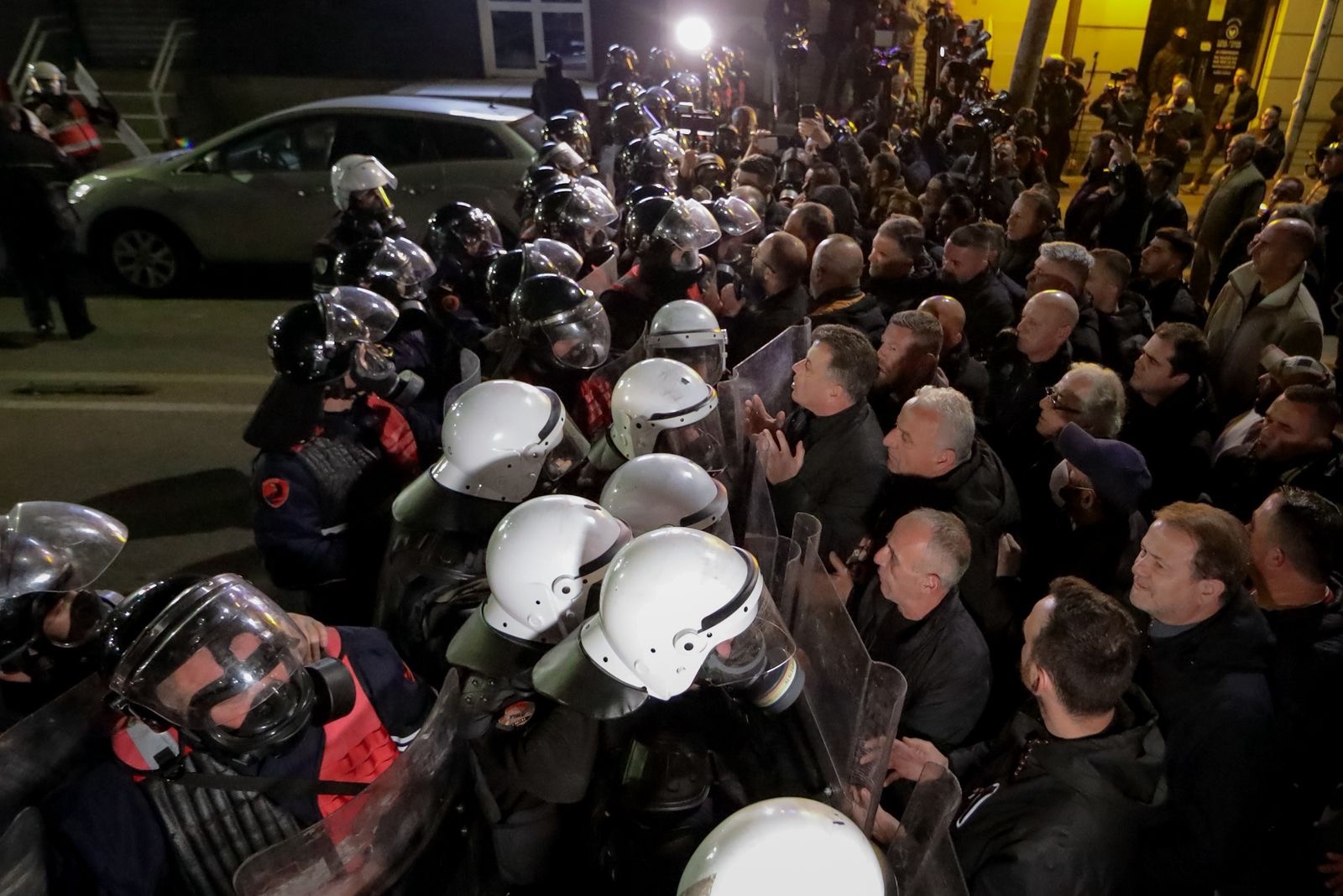 Protesta e PD, Koçiu: Të shkosh me molotovë drejt godinës së Policisë së Shtetit nuk është akt proteste, por dëshirë për përshkallëzim