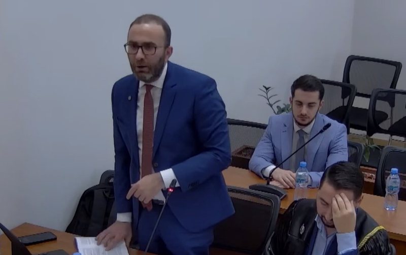 Gazment Bardhi në ‘Kushtetuese’: Të shfuqizohen ndryshimet në Rregulloren e Kuvendi