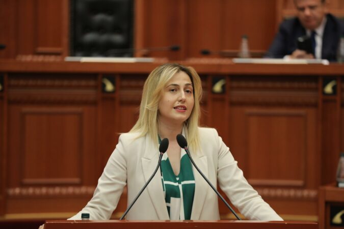 Deputetja e PD Ina Zhupa përfitoi 7.5 milionë euro nga buxheti i shtetit përmes bashkëshortit (dokumentet)