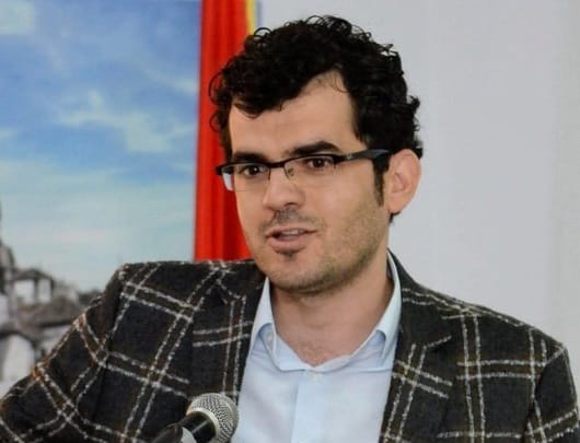 Namiri ështe shembulli se një gazetari që nuk vjen nga kultura dhe mendimi i pavarur, është humbje kohe