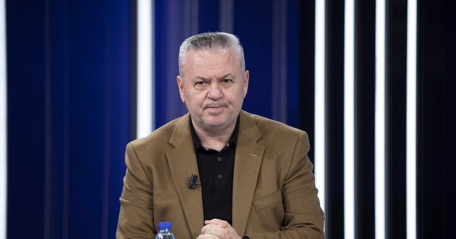 Kur i servilosesh në mënyrë të pështirë edhe Ervin Demos do të thotë që hallin me SPAK-un e ke të madh dhe besoj që brenda vetes ose familjes