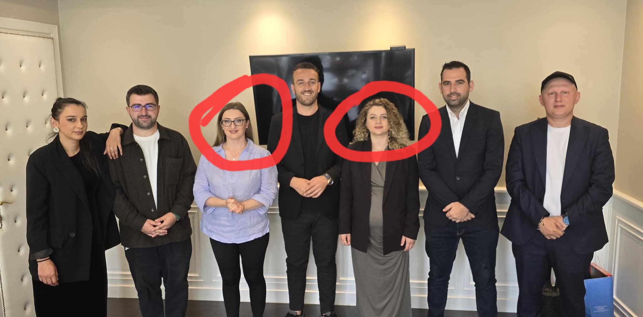 Gazetaret Klesiana Omeri dhe Esiona Konomi largohen nga Bordi i Asociacionit të Gazetarëve të Shqipërisë, zbulohet arsyeja