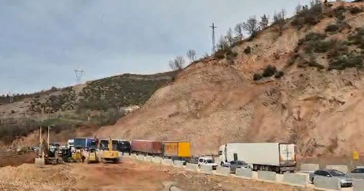 Hapet rruga Librazhd-Përrenjas/ ARRSH: Nis qarkullimi i mjeteve pas 11 ditësh bllokim!