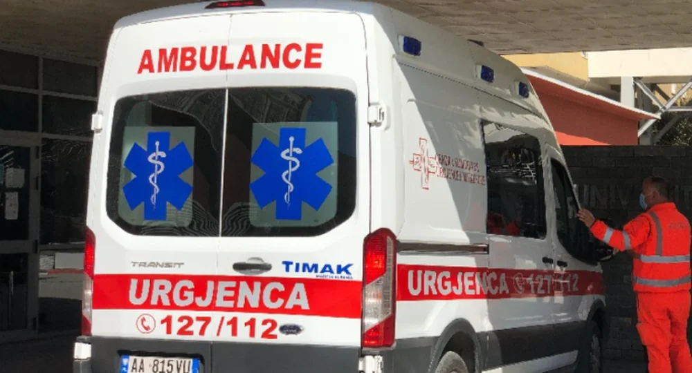 EMRI/ E rëndë në Gjirokastër, e moshuara bie nga tarraca e azilit