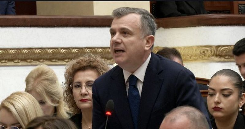 “Balluku” përplas Ballën dhe Bardhin në Kuvend, socialisti: Gënjen në muaj Ramazani! Jemi brenda afateve