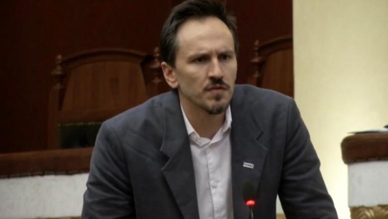 Fjalimi i deputetit të Lëvizjes Bashkë në Kuvend, Redi Muçi: Hipokrizi të dënosh Teheranin e të ulesh në gjunjë përpara Netanyahut
