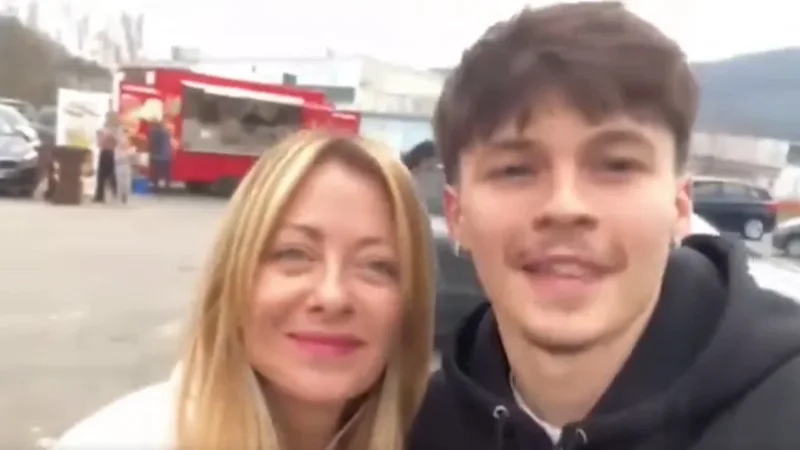 Video/ “Do të votoj kundër referendumit tuaj,” I riu fut në “kurth” Melonin me selfie, reagimi i papritur i kryeministres