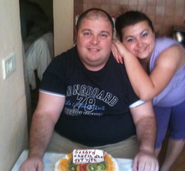 Foto skandaloze/ Pas daljes nga psikiatria, Genardi shpërndan sërish Sonidën lakuriq!