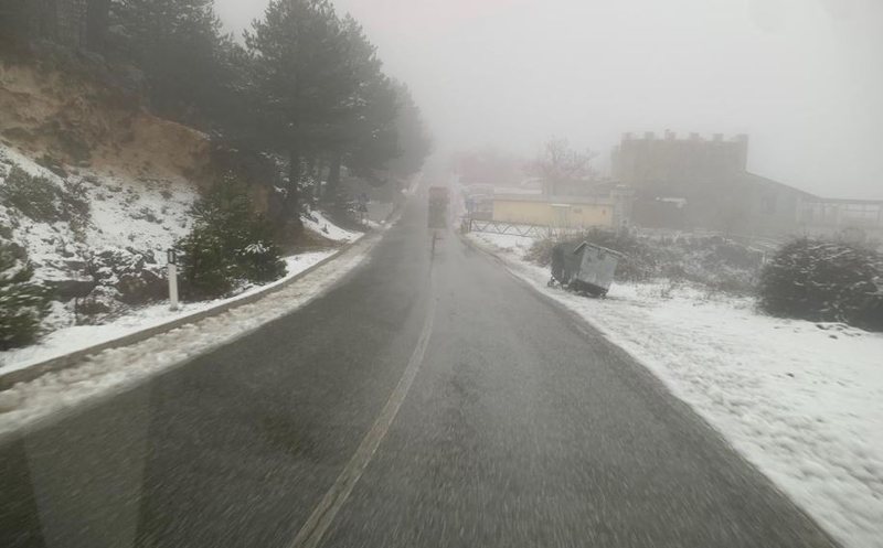 Reshje bore në Llogara, rekomandohet kalimi nga tuneli