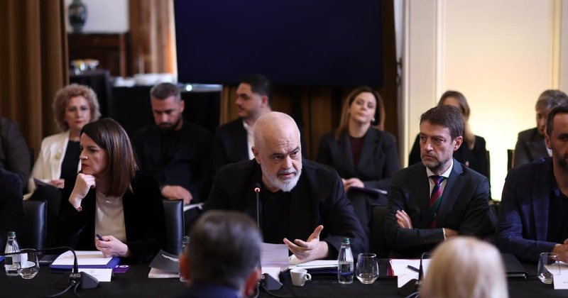 Rama përsërit ultimatum ndaj kryebashkiakëve: Nuk do të rikandidoni nëse nuk sillni 10 kontrata për Paketën e Maleve