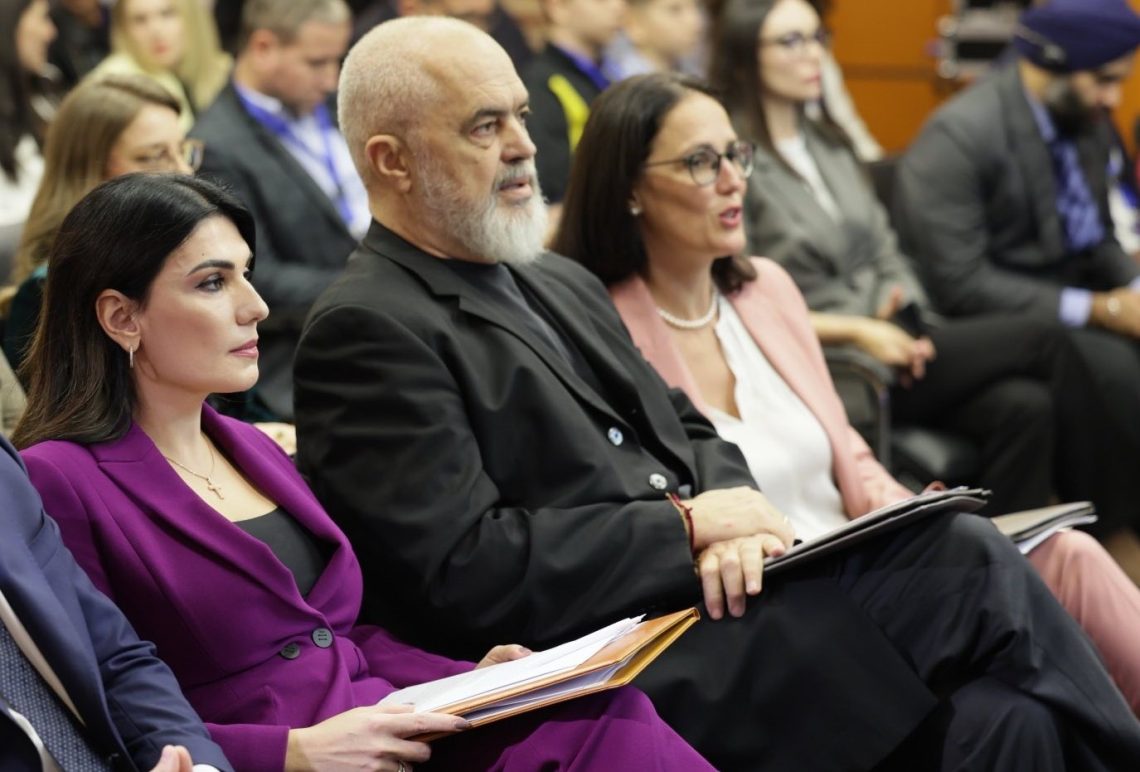 Lufta për paratë publike/ AKSHI, Posta dhe QSUT me tenderët më problematikë