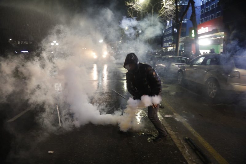 Protestat e dhunshme si terapi në grup