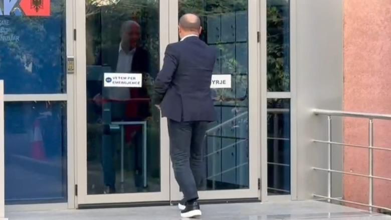 Mbi një orë në SPAK, Xhelal Mziu flet pas daljes nga prokuroria