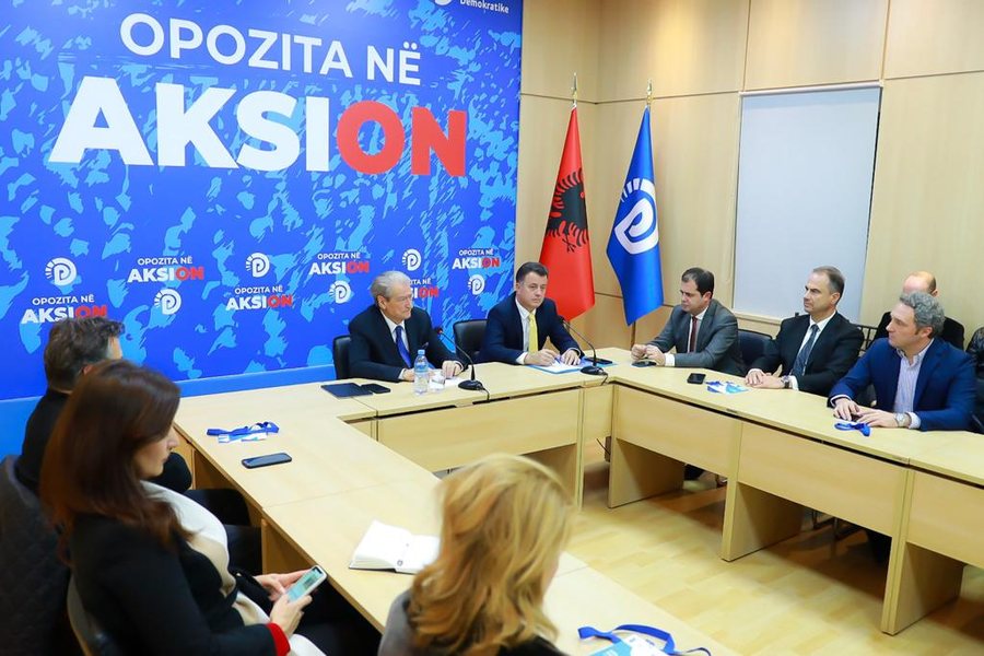 Statutet e partive si letër higjenike