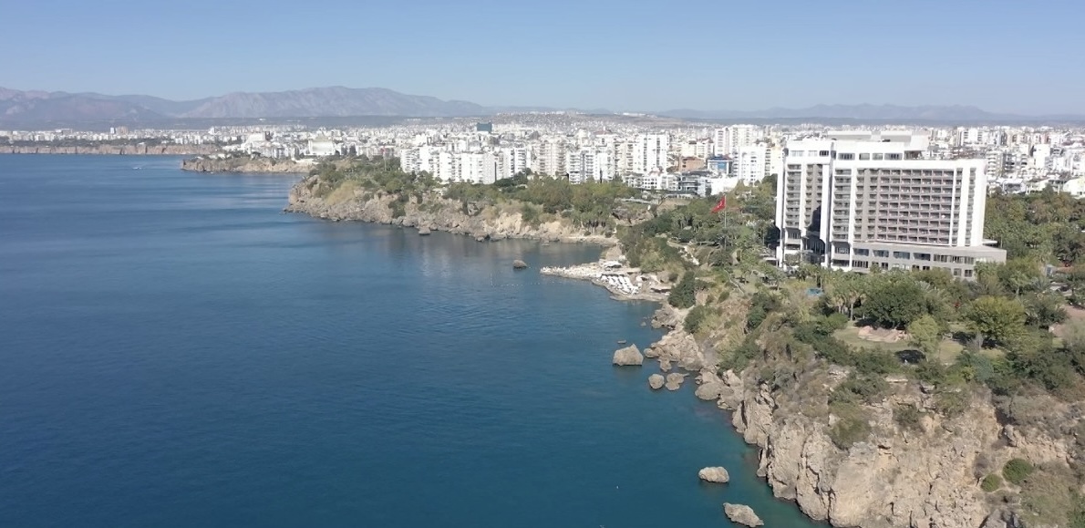 Lufta / Në 10 ditë shqiptarët anuluan 70% të rezervimeve për Dubai! “Ngrijnë” pushimet në Turqi! Bota në pasiguri, turizmi vendas shpresë për vizitorë