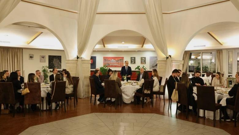 Problemi nuk është iftari, por liria e medias