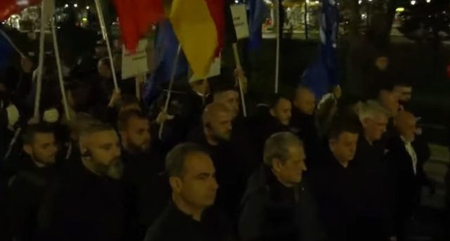 Një flamur gjerman për molotovët e revolucionit