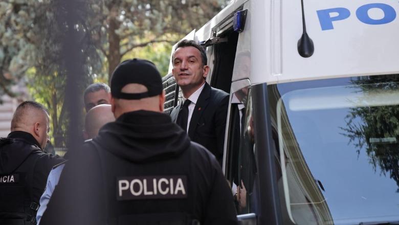 GJKKO rrëzon Dumanin, legjitimon ish-deputetin Ndreca si avokat të Erion Veliaj! Shtyhet seanca dhe pezullohen afatet e paraburgimit