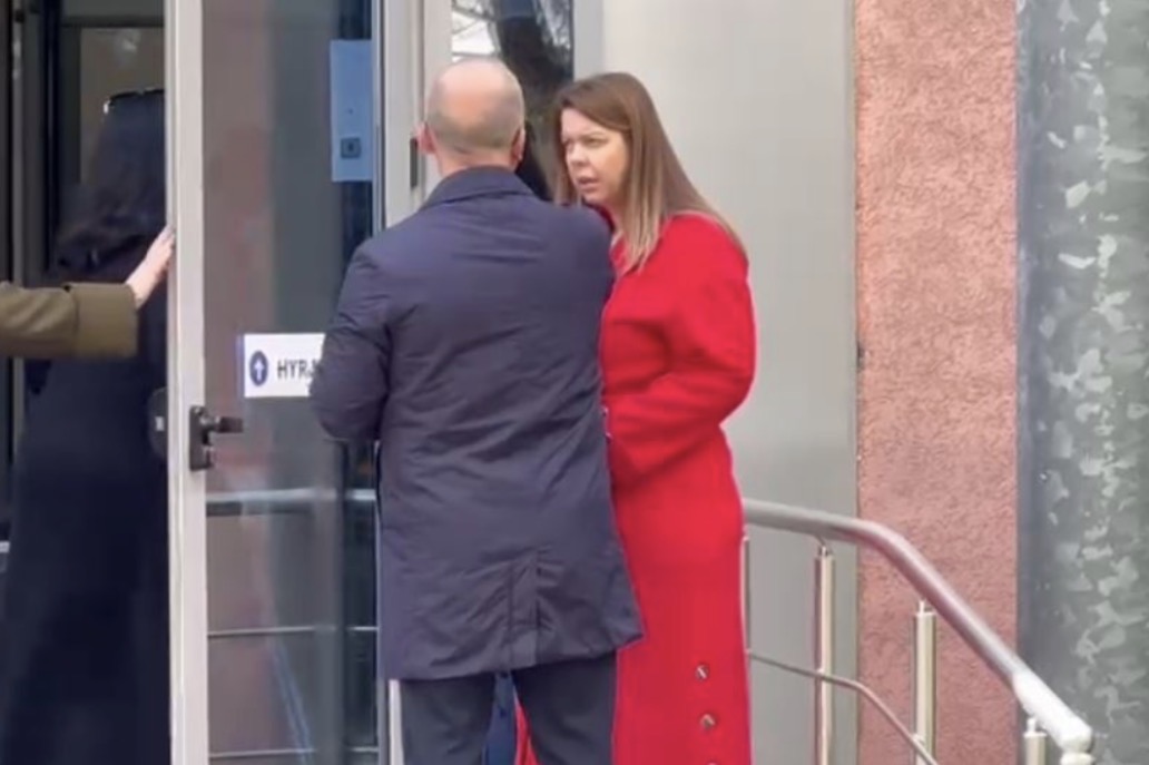Lirohet nga arresti shtëpiak ish-zv.drejtoresha e AKSHI-t, GJKKO i vendos masën ‘detyrim paraqitje’