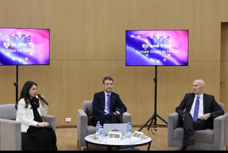 “Evropa fillon këtu”, Ministrat Hoxha dhe Pirdeni tur dialogu me studentët për procesin e integrimit europian
