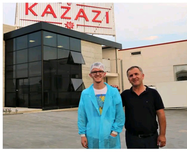 Miliona euro evazion fiskal, Kazazi 600 mijë euro tender, do furnizojë kopshtet e çerdhet me mish lope skarco në vend të mishit të viçit. AKU dhe Prokuroria duhet të monitorojnë mafien e mishit, rrezik për fëmijët