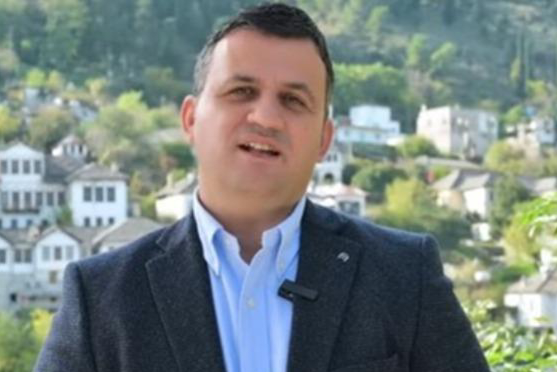 Ekskluzive / Kryebashkiaku i Gjirokastrës Flamur Golemi nuk është me SIDA (analizat), lajmi është i rremë