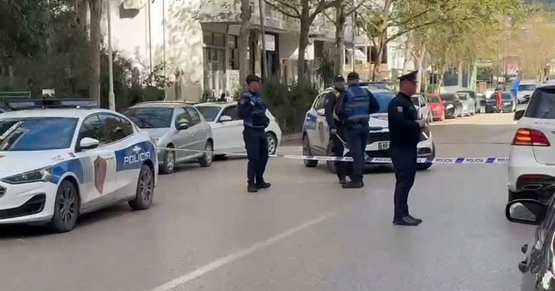 Viktimën e qëlluan me grushte e shkelma/ Vdekja e 63-vjeçarit pas sherrit në Vlorë, shkak një konflikt i të birit! Në kërkim autori