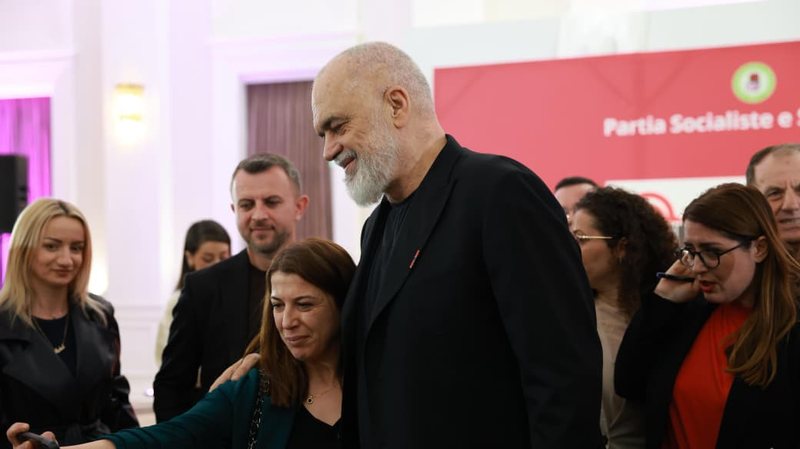 “Qeveria ka rritur rrogat, paguan për vjetërsi në punë” – Rama: Jemi vetëm në rrugëtimin europian, të tjerët ngatërrojnë interesin kombëtar