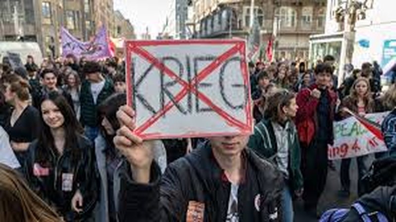 “Burrat nën 45 vjeç duhet të kërkojnë leje për të qëndruar jashtë vendit”/ Ligji i ri për rezervistët shkakton protesta në Gjermani