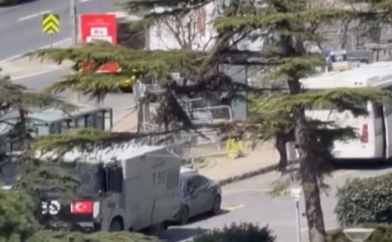 Të shtëna pranë konsullatës izraelite – Stamboll, mediat: Disa të vrarë në shkëmbim zjarri me policinë