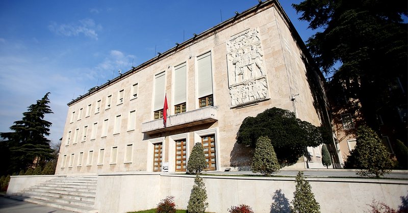 Qeveria miraton rregullat për organizmin e lojërave të fatit