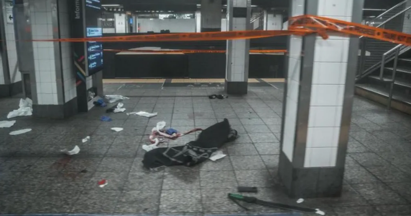 Sulmohen brutalisht tre persona në një stacion treni në Nju-Jork, agresori qëllohet për vdekje nga policia