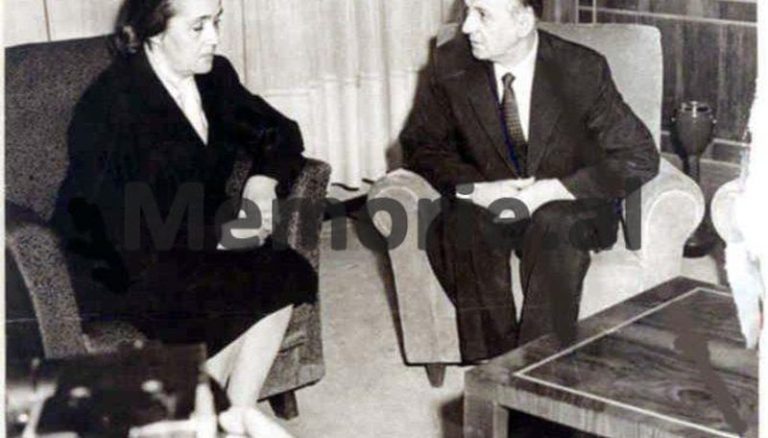 “Punë e madhe që vdiq Enver Hoxha, po të kish vdekur më përpara, do të ish gjallë Mehmet Shehu, i cili do të…”/ Dokumentet e Sigurimit për “komentet e elementit armik” në rrethin e Vlorës, 11 prill ‘85