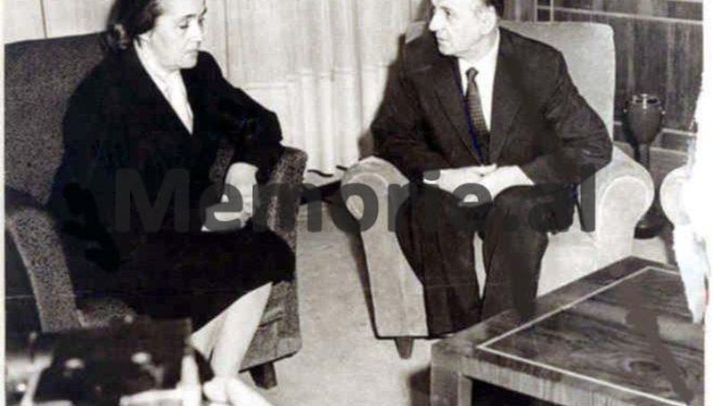 “Punë e madhe që vdiq Enver Hoxha, po të kish vdekur më përpara, do të ish gjallë Mehmet Shehu, i cili do të…”/ Dokumentet e Sigurimit për “komentet e elementit armik” në rrethin e Vlorës, 11 prill ‘85