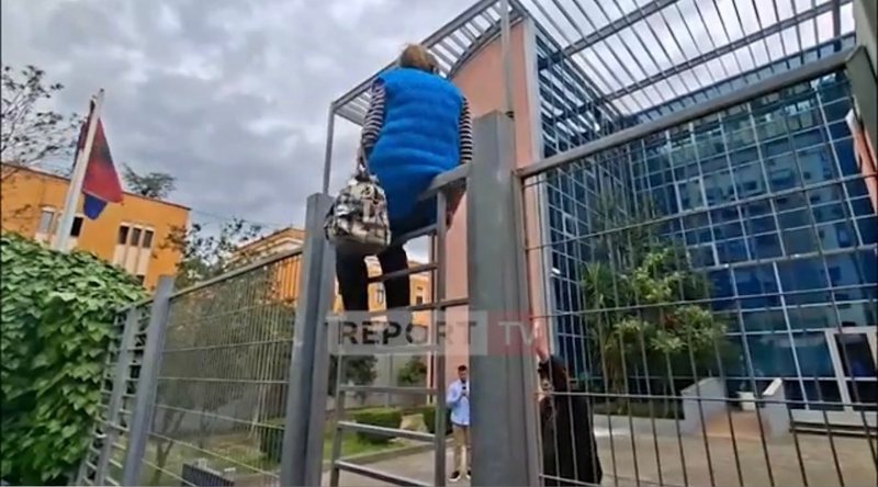 “Ku është Braho”, banorja nga Kurbini kalon kangjellat dhe futet në oborrin e SPAK: Bashkia më ka përvetësuar pronat!
