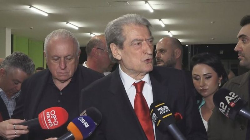 Evoluimi i Berishës, nga thikat me helm dhe çadrat pistoletë, te helmi që përdoret për të verbuar arinjtë