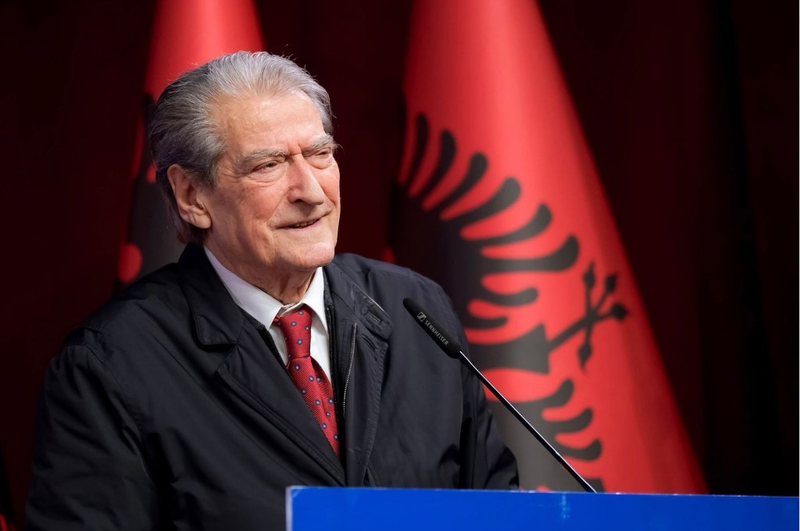 “Berisha e ka vendin në burg”, avokati: Disponon 230 pasuri të paluajtshme brenda dhe jashtë Shqipërisë!