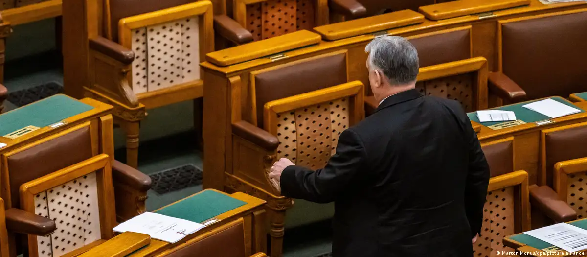 Humbi zgjedhjet, Viktor Orban heq dorë nga mandati i tij në parlament