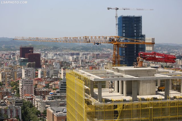 Çmimet e pronave rriten, por shitjet kanë pësuar tkurrje