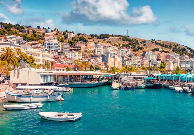“Travel Off Path”: Valë turistësh në Shqipëri mes rregullave të reja të hyrjes në BE