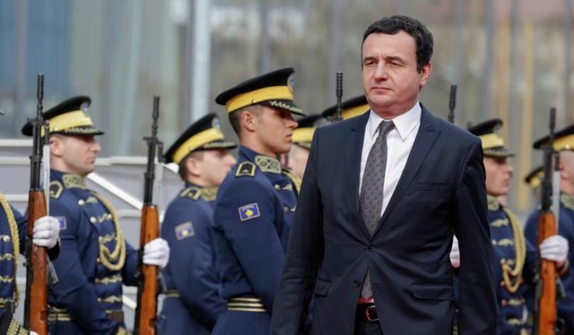 Analiza e REL: A mund të detyrohet Kosova të zgjedhë mes SHBA-së dhe BE-së?