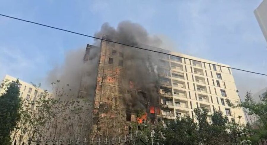 Djegia e pallatit te ‘Arlis’/ Dyshohet se zjarri nisi nga pakujdesia e disa të miturve, i vunë flakën plehrave të marketit