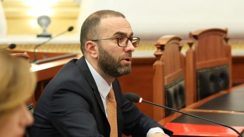 Gjykata shfuqizoi përjashtimet e deputetëve të PD, Bardhi: Mazhoranca u kap në flagrancë nga Drejtësia duke ushtruar me urrejtje pushtetin kundër opozitës