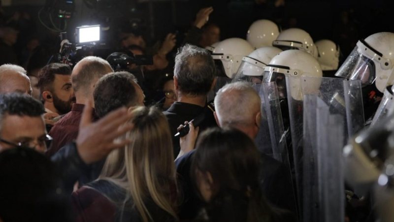 Incidentet në protestën e PD, disa persona marrin ndihmë mjekësore