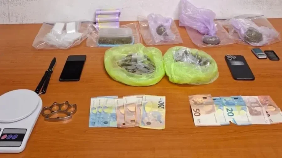 “Bosi” shqiptar jepte urdhra nga burgu, zbulohet grupi i trafikut të drogës në Greqi; si ranë “në kurth”!